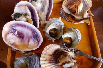 A full platter of shellfish