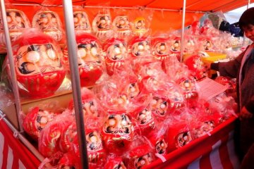 <p>Daruma untuk dijual</p>