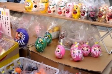 <p>Jenis Daruma yang tidak terhitung jumlahnya, cita-cita yang tidak terhitung jumlahnya.</p>