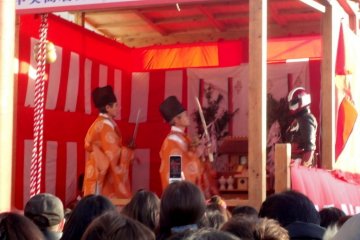 <p>Ritual Shinto dan Power Ranger. Tentu Saja.</p>