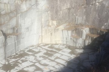 Another view of the quarry 