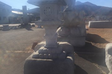 A Tachi-Doro lantern 