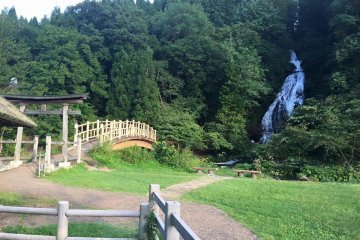 Nanataki Falls