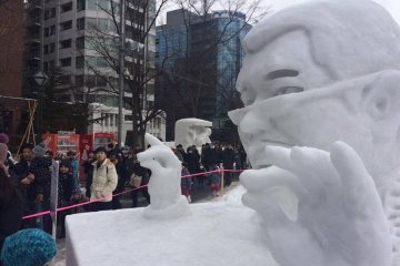 Lots of people took selfies with the sculptures!