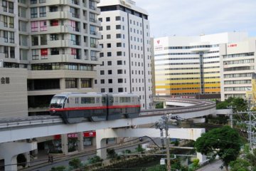 Nahana Hotel is easily accessed from the airport by monorail
