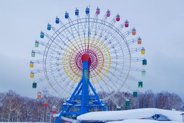 Snowy Ferris Wheel at the Olympia base area.