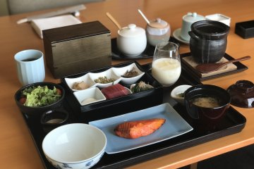 Petit-déjeuner avec Ichiju Sansai