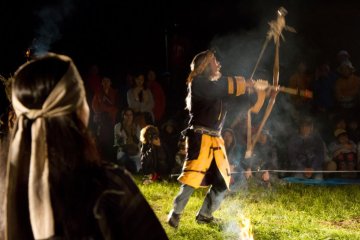 Demonstrating hunting practices