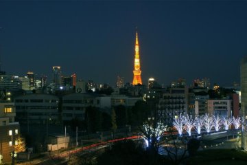 Tokyo Tower in the distance, seen from Roppongi Hills