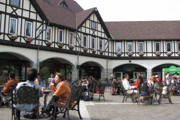 Restaurants at the upper station