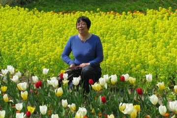 Posing among flowers is very popular!