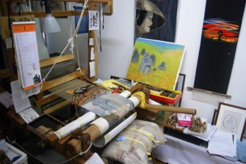 Mengintip studio tenun Ny. Chonan