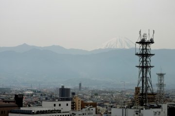 Anda bisa melihat Gunung Fuji