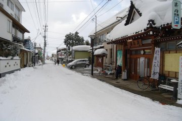The main street of Yutagawa Onsen in winter - looking into the other direction
