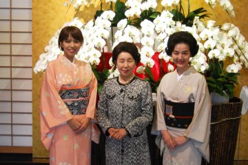 The ladies of the house, three generations, welcome you. 