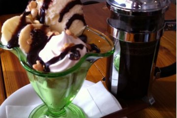 Cafe & Bar Kanayama Base