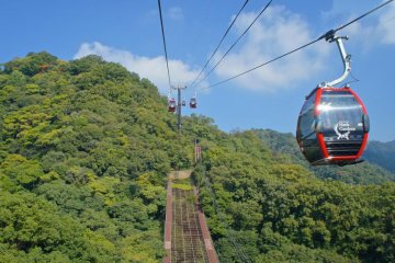 <p>Shin-Kobe Ropeway and its newly installed red cabins</p>