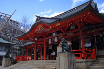 Ikuta Shrine in the morning