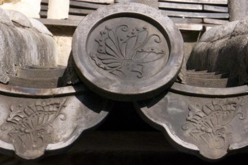 A roof tile with the family crest of a previous Himeji Castle resident