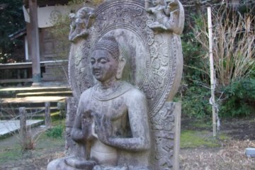Shakamuni Buddha in prayer