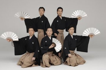 The performing Kabuki troup