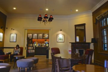 The interior design; great to have so much space