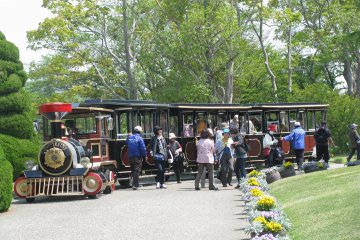 "Flower Train" makes a loop through the park with the guide explnations.