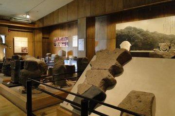 Tomb artifacts on display at the History Museum
