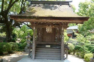Shrine between the bridges