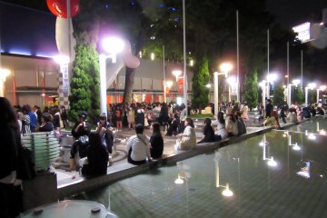 La nuit aussi le Tokyo Dome City est populaire pour les rendez-vous