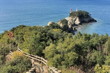 The tip of Cape Suwazaki jutting into the Uwakai Sea.