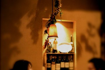 couple enjoying a meal & drinks