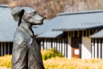 The famous standing dog statue at Ramune Onsen