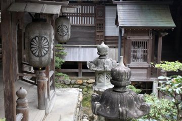View of a small courtyard between the main temple and other smaller surrounding temples.