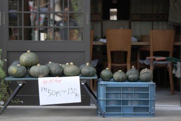 Pumpkins here: there are several locals with small tables of fruit, veggies, and nuts for sale along the promenade leading to the temple