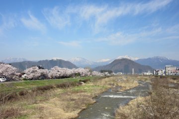 Grand view with mountains