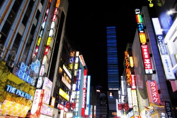 Night walk in Shinjuku is nice!
