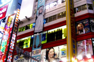 Many floors of buildings are shops
