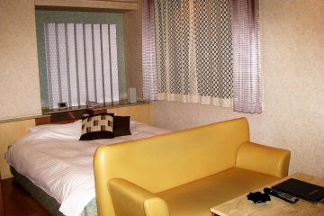Kamar saya memiliki warna yang menghangatkan