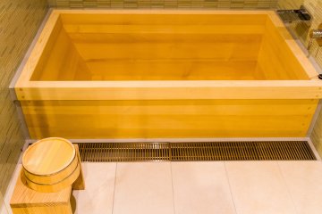 Spacious pine, or koyamaki, bathtub