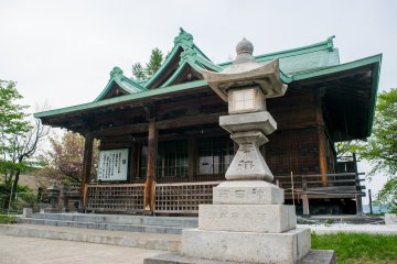 Suitengu shrine: a shinto shrine which requires a steep climb to reach, but offers stunning views of Otaru.