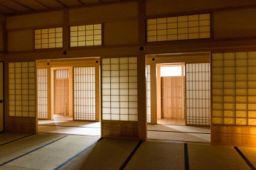 Di dalam Hakodate Bugyosho, kantor magistrat dari Republik Ezo