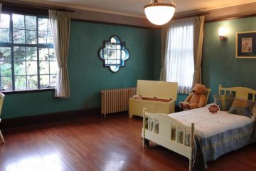 <p>The Kid's Room. Notice the four leaf clover wIndow!</p>