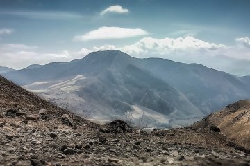  On your decent from Yufu-dake follow the signs eastward for Takemoto, (岳本) where the landscape becomes ever more dramatic