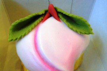 Bunmeido's special peach castella