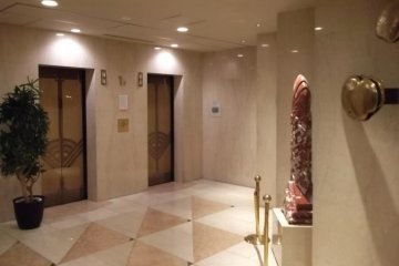 <p>The elevator hall</p>