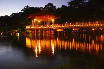 <p>Le pavillon sublim&eacute; par les bougies</p>
