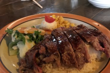 Steak and rice pilaf (sutepi)