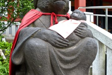 Monkey statue