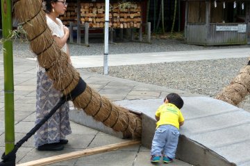 Mother and a boy playing by the Chino-wa ring (religious ring)